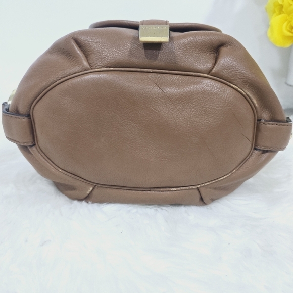 Michael Kors leather hobo with one main compartment and two outside compartments - Picture 8 of 17